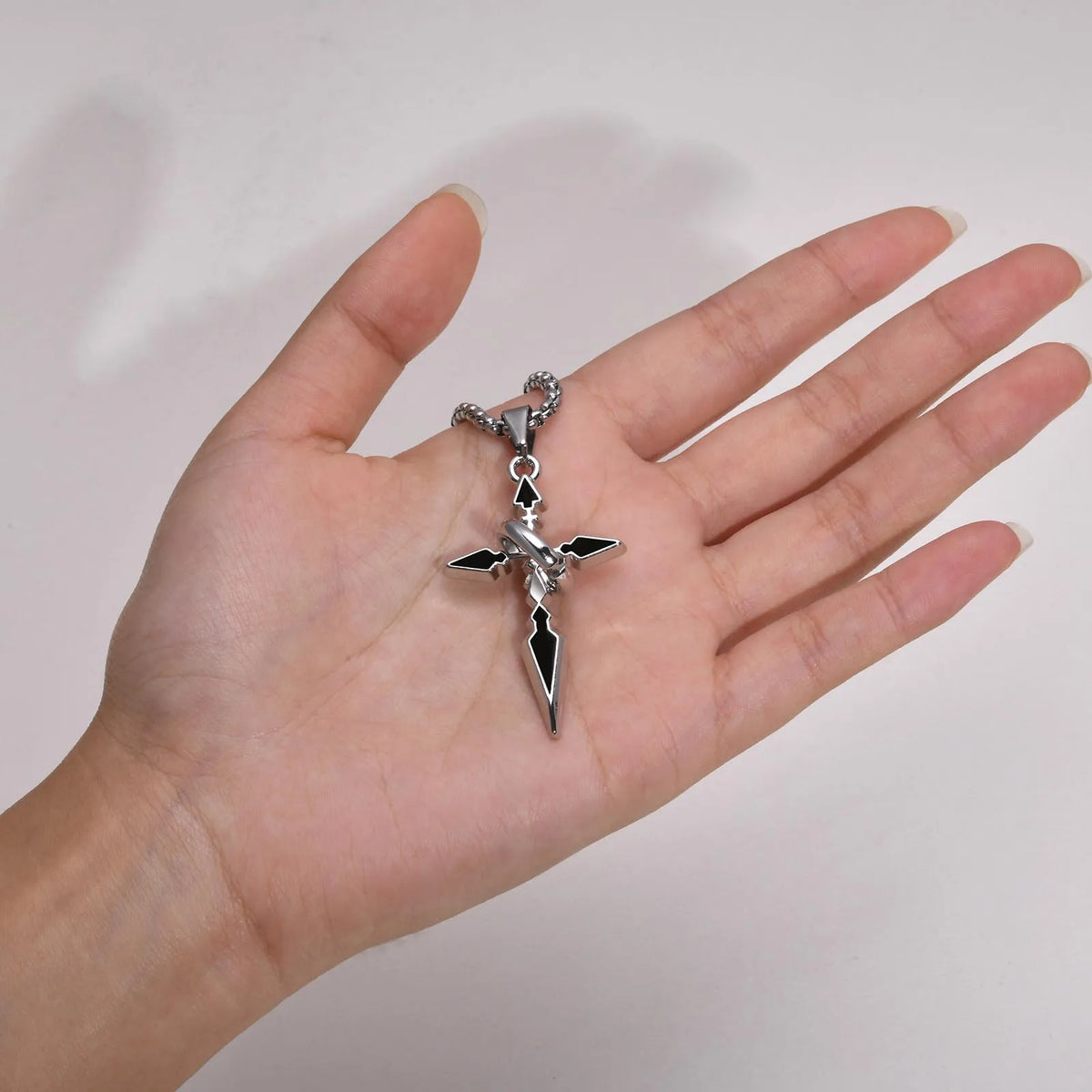 Arrow Shaped Cross Necklaces for Men Women, Cross with Circle Pendant, Stylish Christian Prayer Collar Jewelry (GoldenCity)