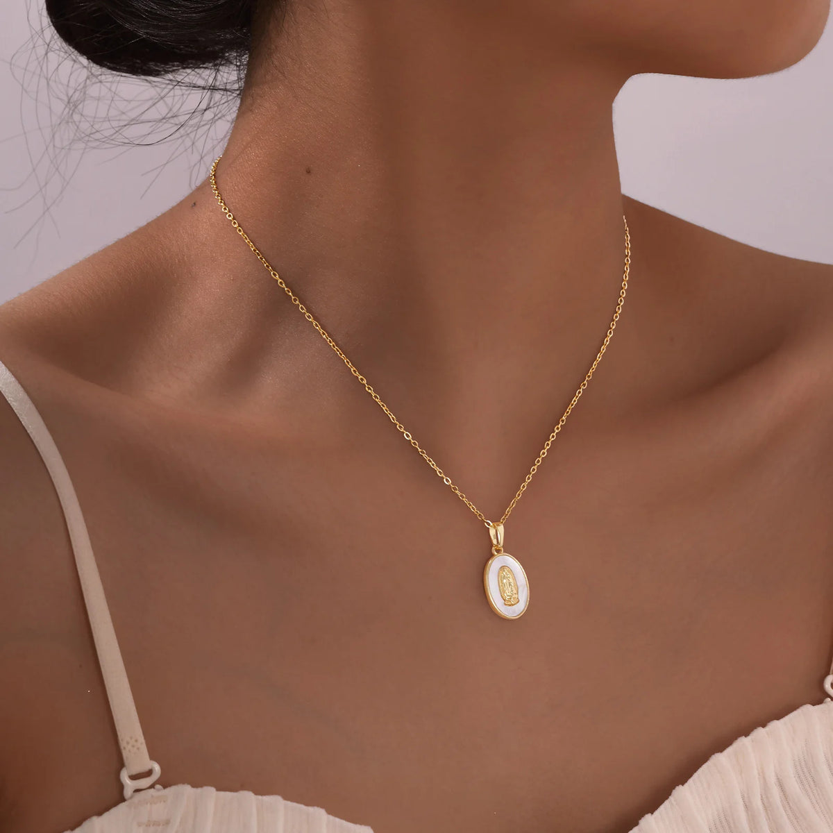 Guadalupe Virgin Mary Necklace for Women Teens, Gold Plated Oval Zircon Inlay Mary Pendant Collar Faith Gift  (GoldenCity)